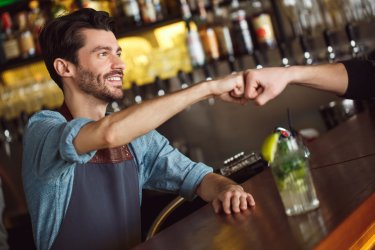 Der Weg zum Top-Bartender: Wie Weiterbildung in der Barbranche funktioniert 